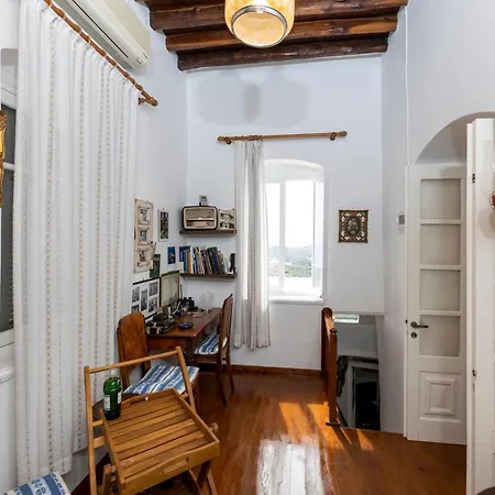Eutuxia House Petali
