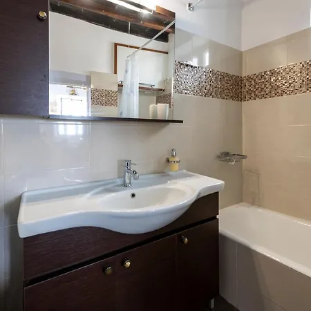 Eutuxia House Petali